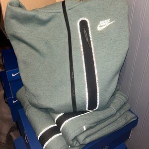 Nike Tech Full Sweatsuit Teal Green (Below Retail)
